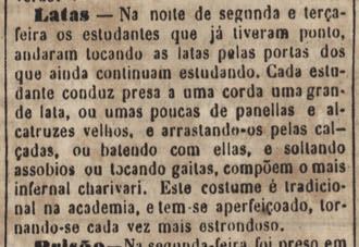 «Latas», na imprensa de Coimbra, 1872: os estudantes «arrastando-os pelas calçadas, ou batendo com elas, ou soltando assobios ou tocando gaitas, compõem o mais infernal charivari».